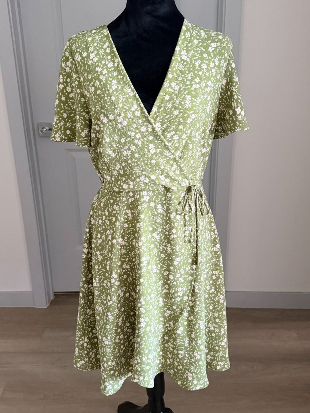 Monteau Los Angeles Womens Floral Dress Flutter Sleeves Farmhouse Cottage Sz M